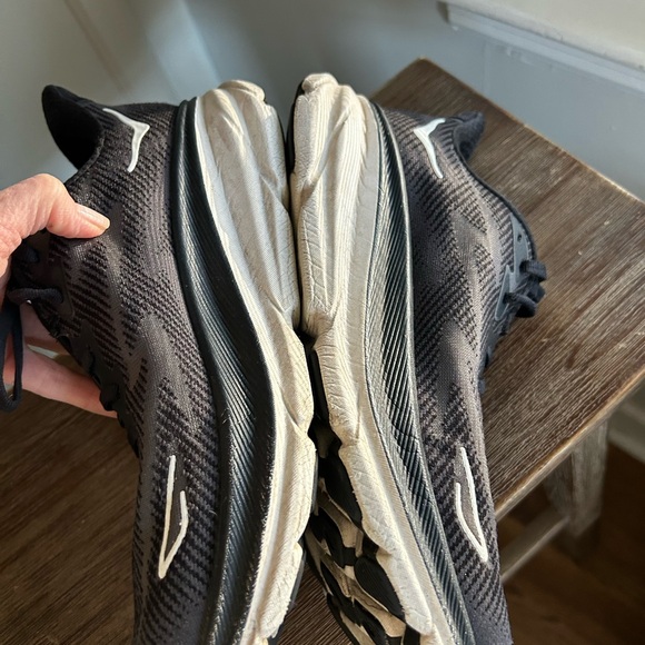 Hoka Clifton 9 Black White Athletic Running Shoes Sneakers Women’s Size 8.5 - Picture 5 of 14